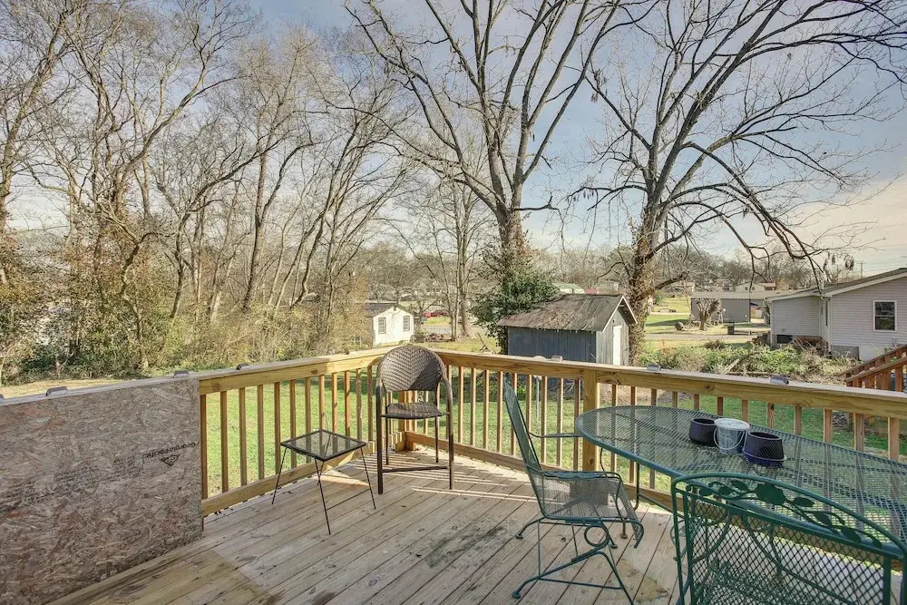 Pet-friendly Gallatin Home w/ Deck, 1 Mi to Town!