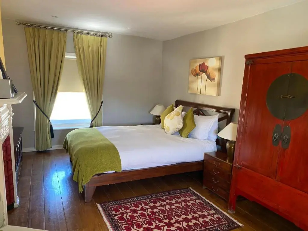 Deluxe Double room (full double bed)