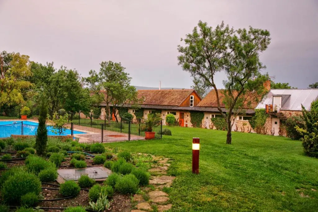 Káli Art Inn - Chambres