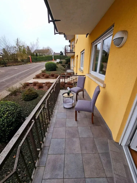 Bright 2 bedrooms flat w parking&balcont