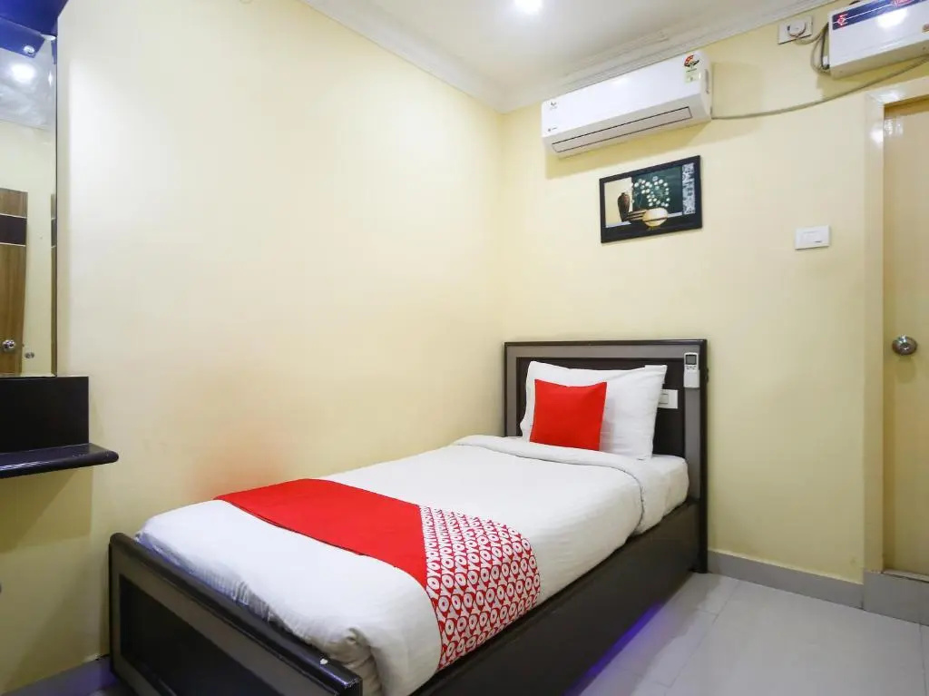 PLEASANT STAYS - Near Airport