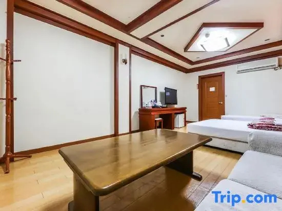 Standard Double room (twin beds)