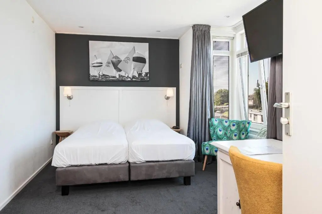 Standard Double room with river view (full double bed)