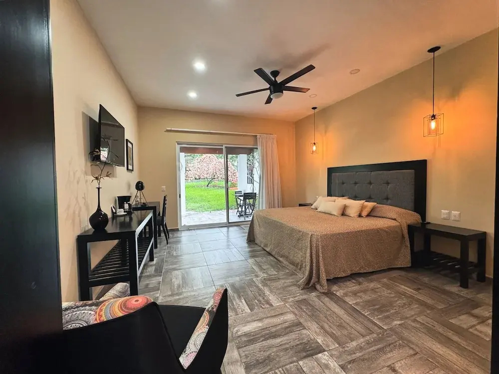 1 Bedroom Deluxe Double Basement room with garden view (full double bed)
