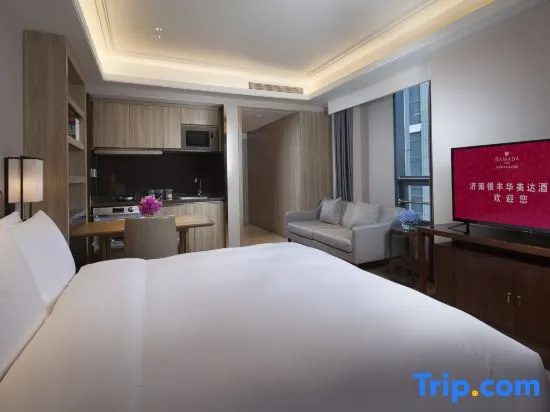Standard Double room with city view (full double bed)