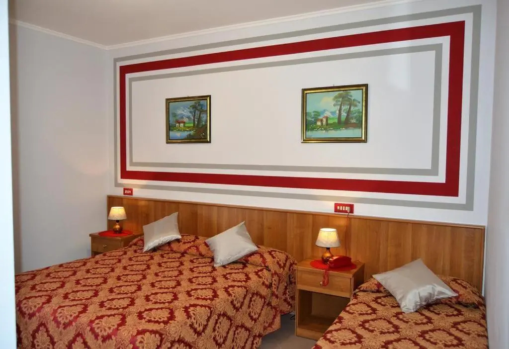 Standard Triple room
