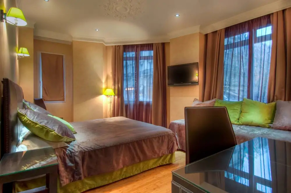 Triple room