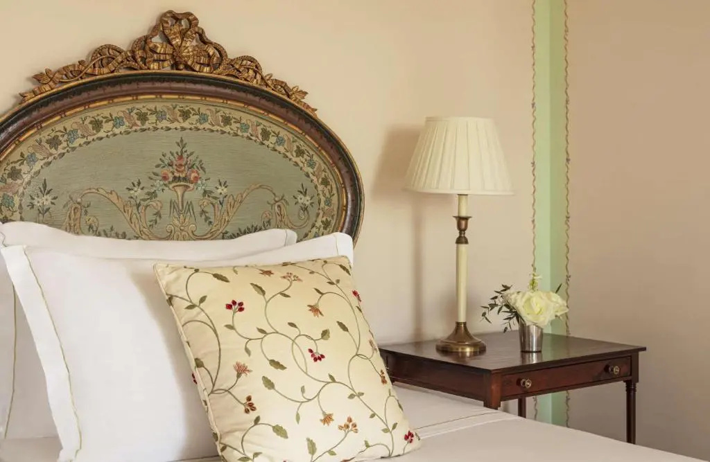 Deluxe Double room with garden view (full double bed)