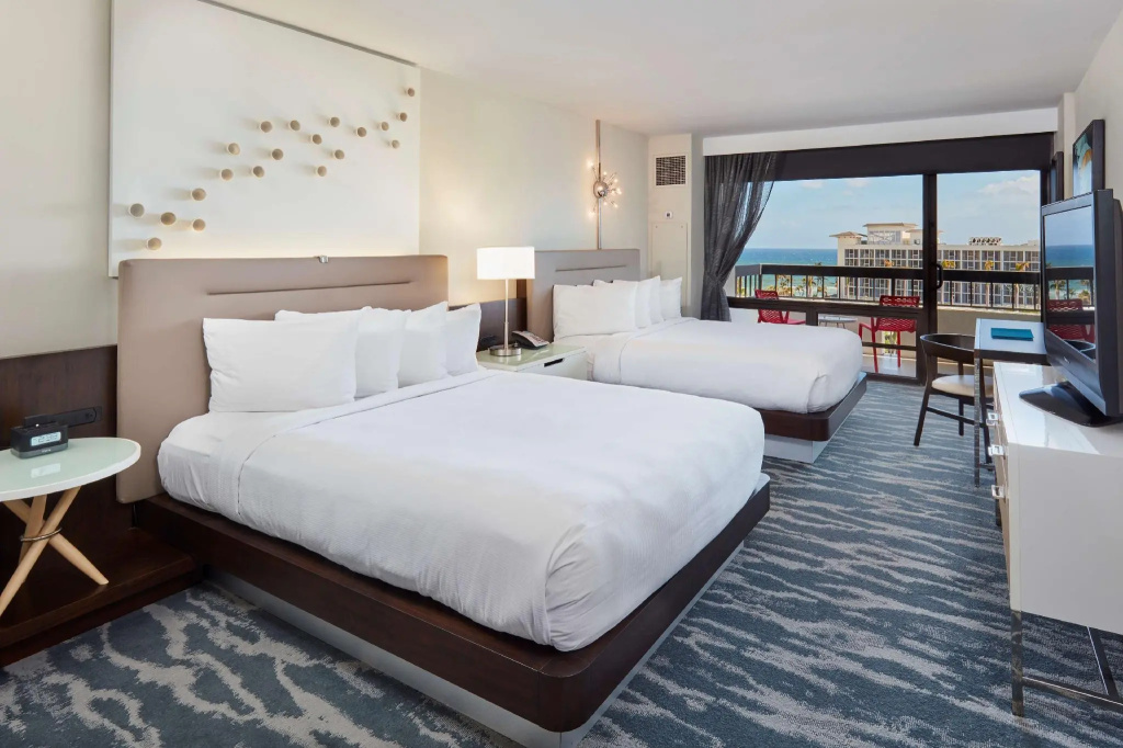 Standard Quadruple room with balcony and with water view