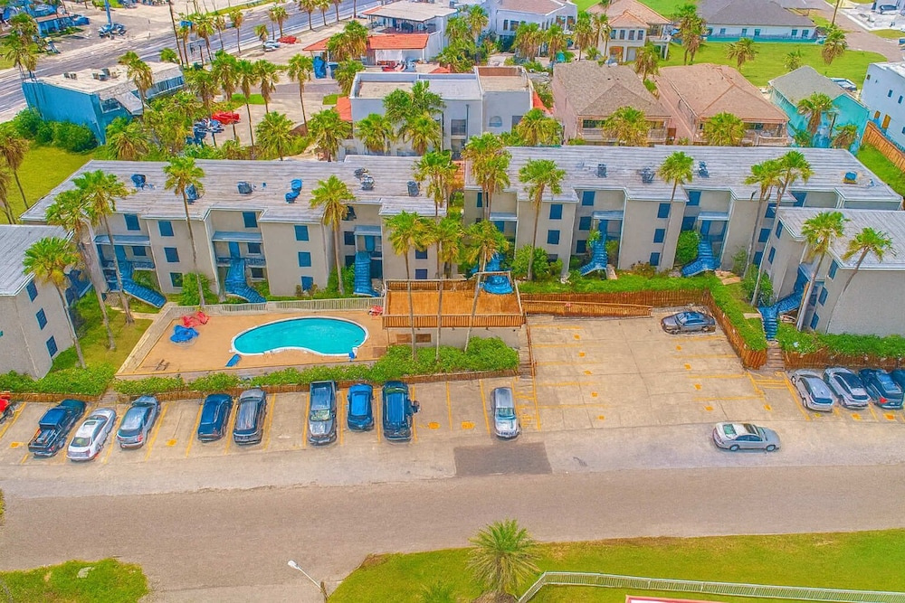 Short Walk to Beach - Pool - 1st Floor
