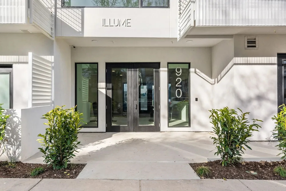 Illume Posh Resort Community Courtyard Pool 1 Bedroom Condo