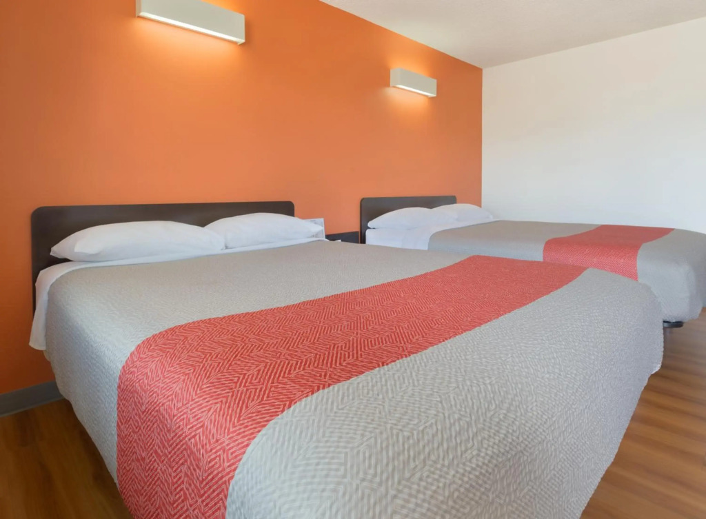 Motel 6 Fort Nelson, BC - фото 4