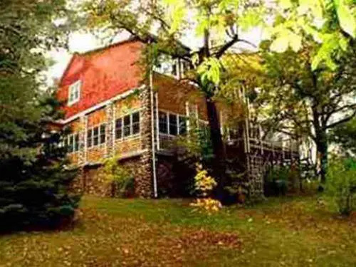 Xanadu Island Bed and Breakfast and Restaurant