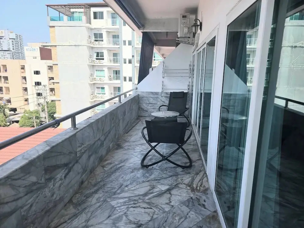 Large Apartment 401 jhr
