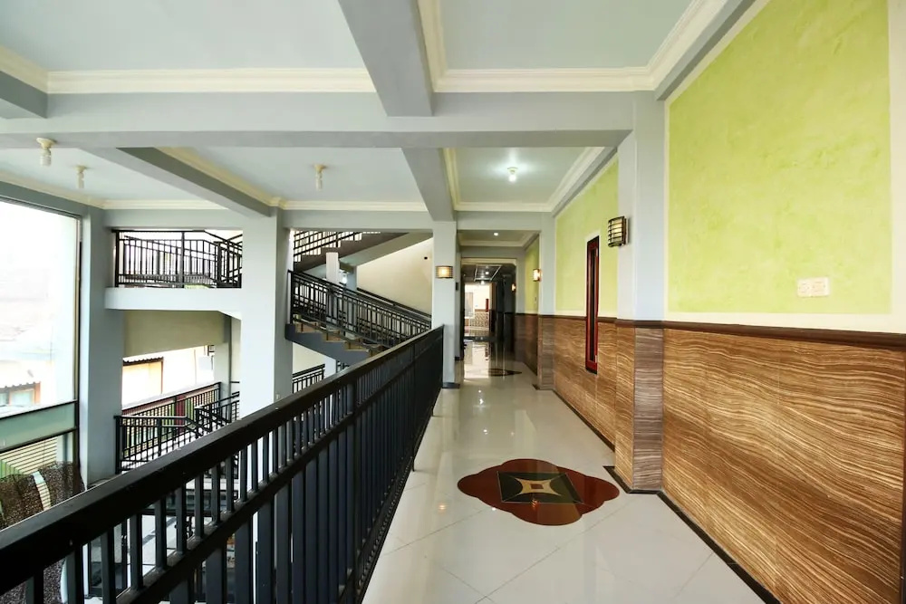 Lobby & Reception