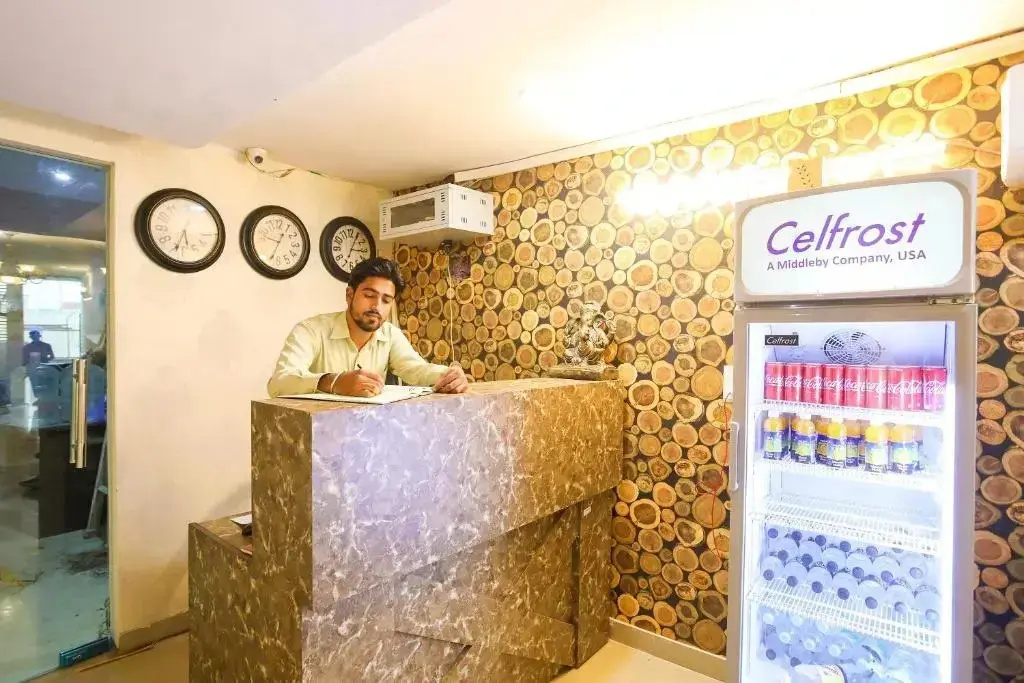 Hotel Lazeeno by OYO Rooms