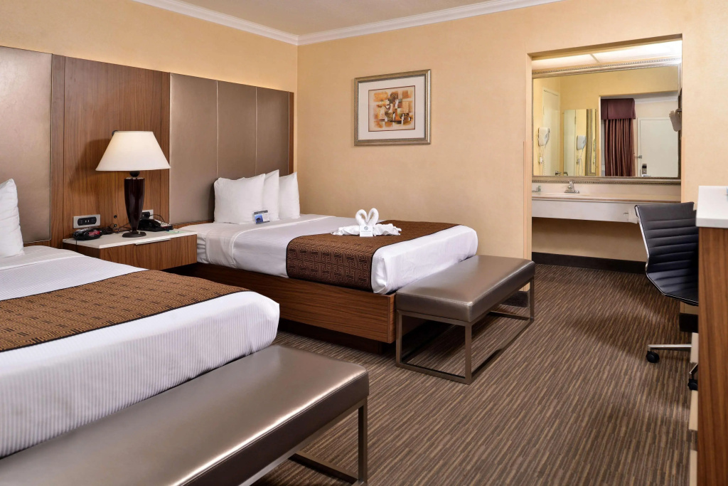 Best Western Hollywood Plaza Hotel - Walk of Fame Film City LA — фото
