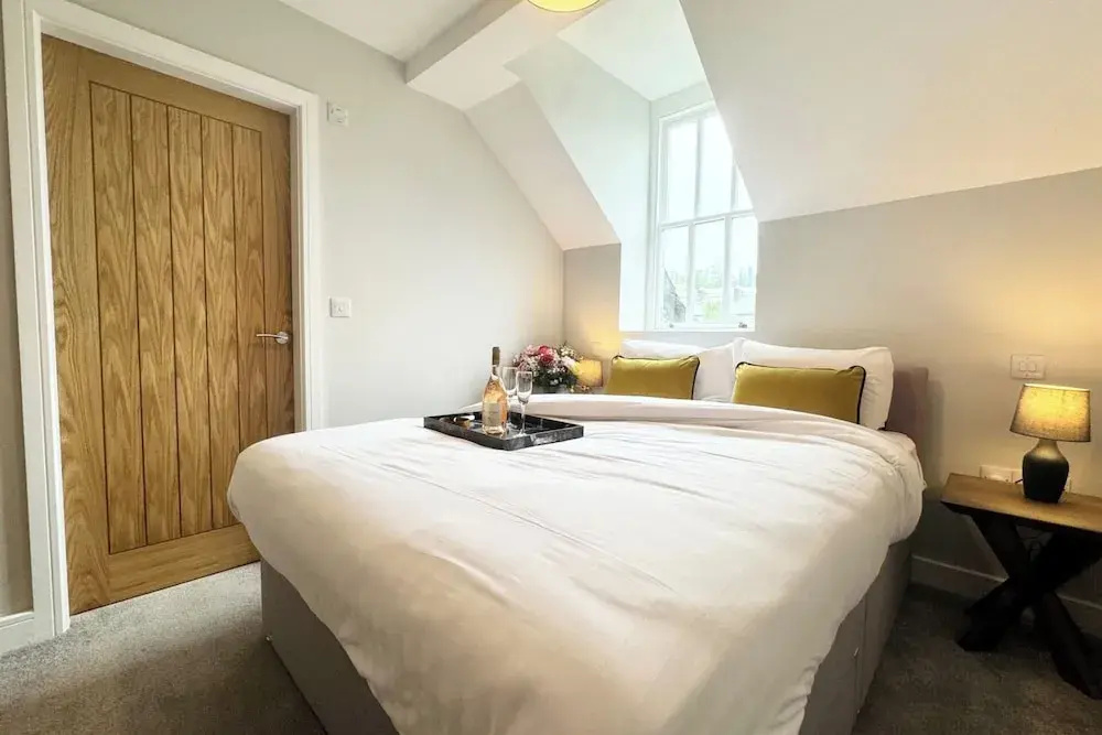 Apartment - Sleeps 2 - Pet Friendly - Parking