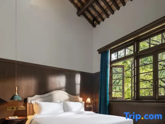 Superior Suite with courtyard view