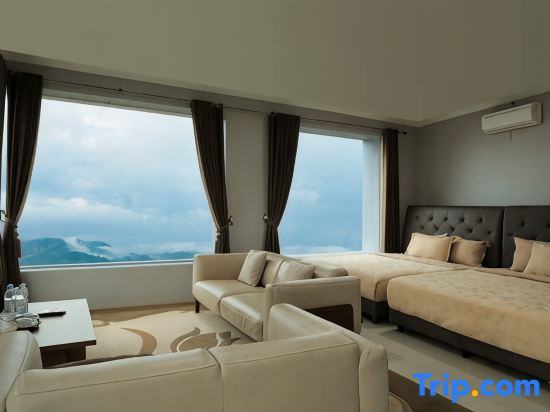 Standard Family room with view