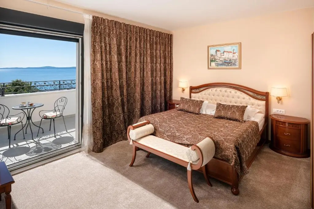 Deluxe Double room with balcony (full double bed)
