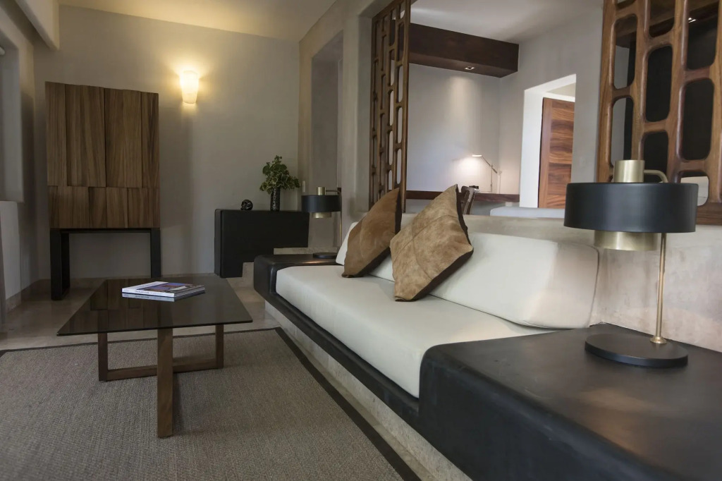 Thompson Zihuatanejo, by Hyatt by null
