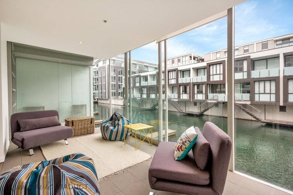 Отель QV Area Waterfront Apartment - 503, фото 8