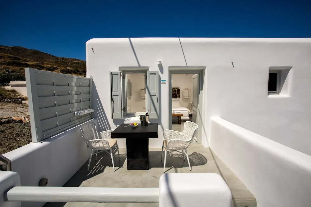 Deluxe Double room with partial sea view (full double bed)