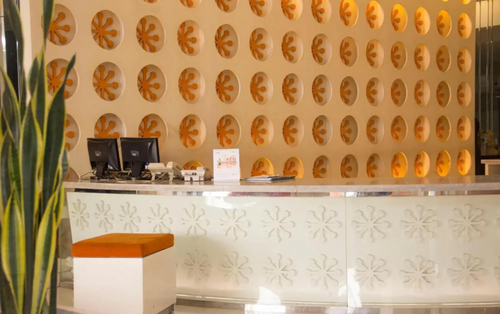 Lobby & Reception