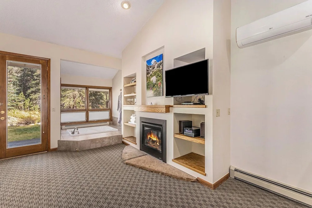 Double Suite (full double bed)