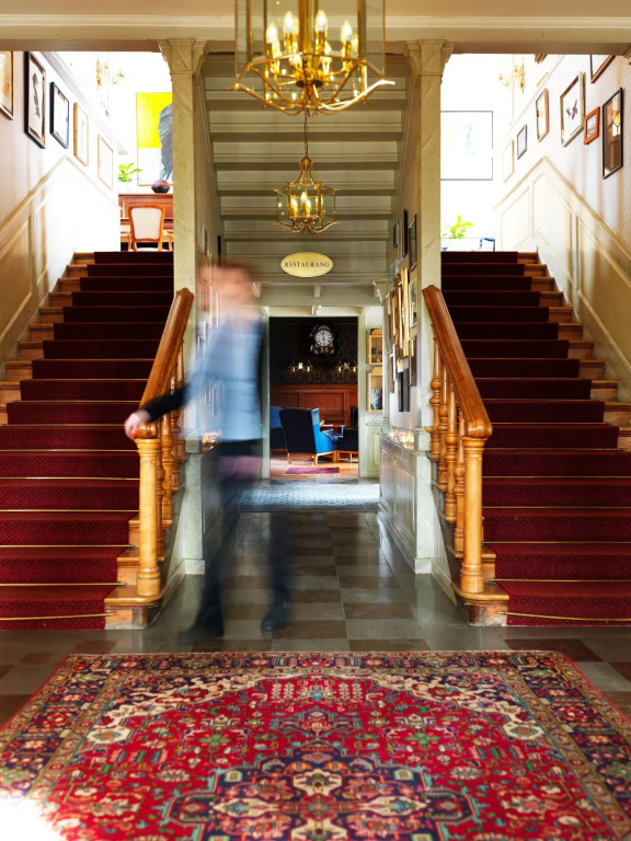 Lobby & Reception