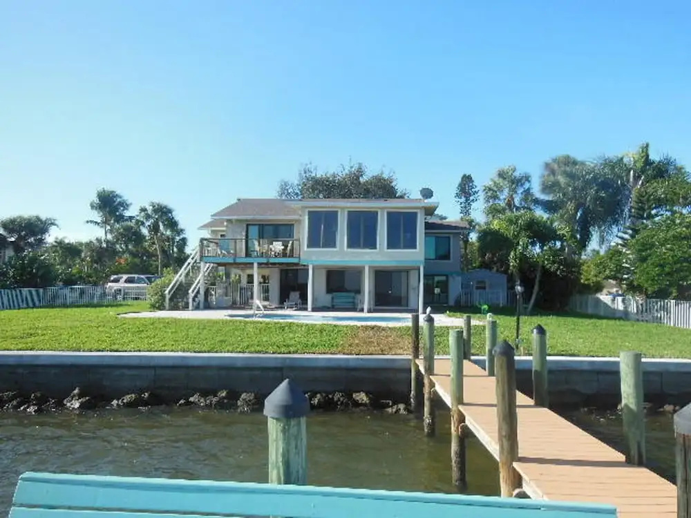 205 Bayview Ave. - M