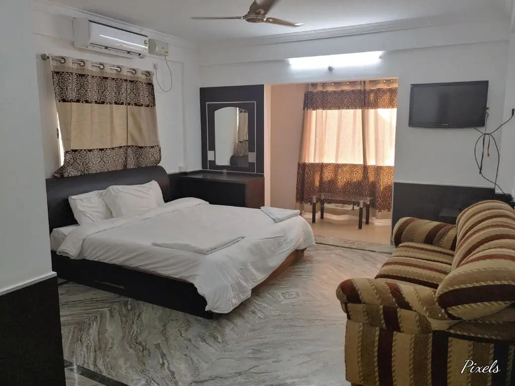 Deluxe Double room (full double bed)