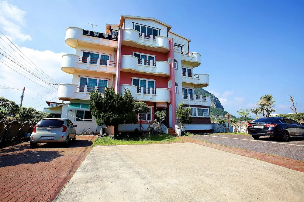 Grand Blue Pension