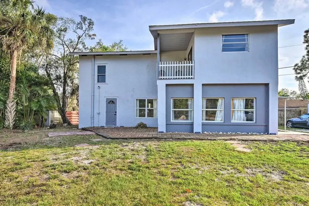 Centrally Located Home - 7 Miles to Siesta Key!