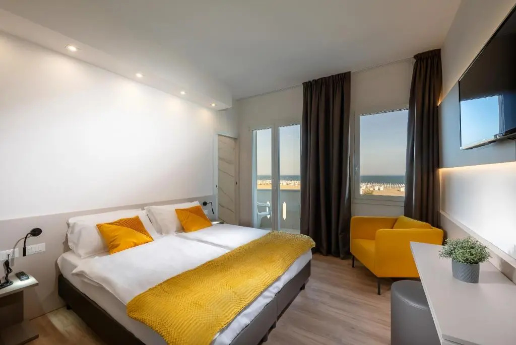 Deluxe Double room with balcony and with sea view (full double bed)