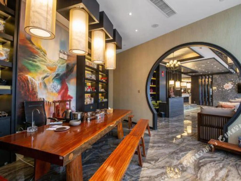 Juntang Hotel (Kunming Railway Station Joy City)