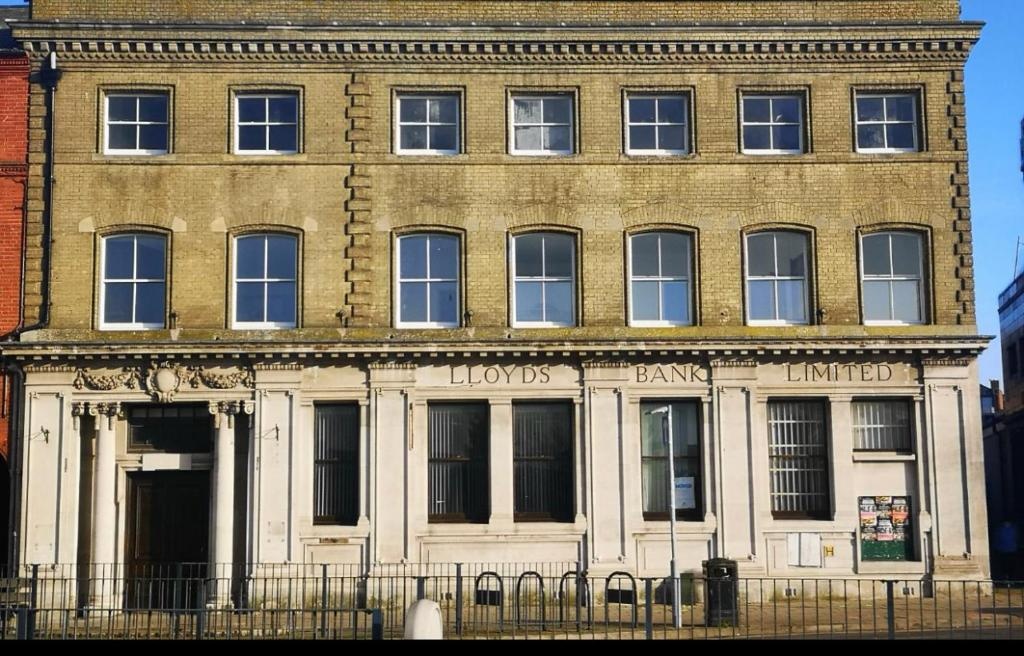 Entire Two Double Bedrooms Flat with River Yare View H6