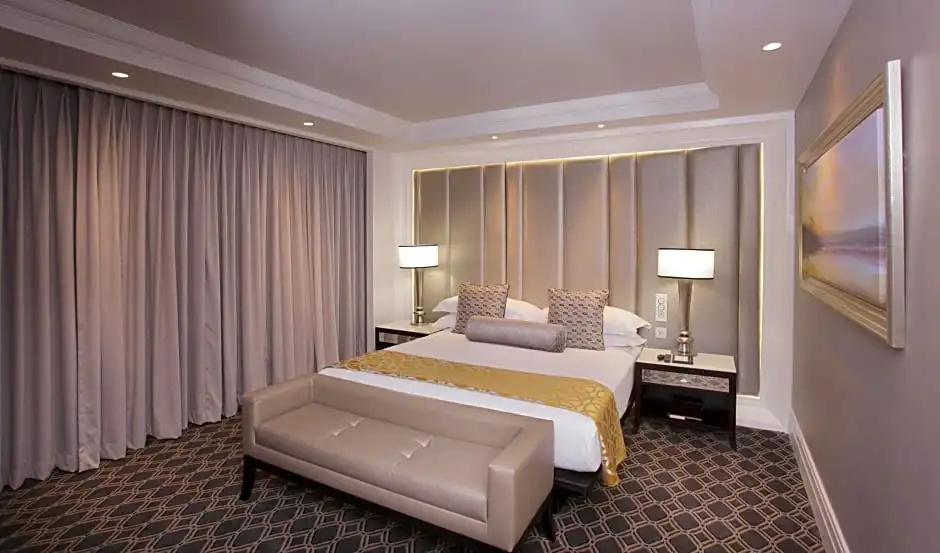 Double Sandton Sun Suite (full double bed)