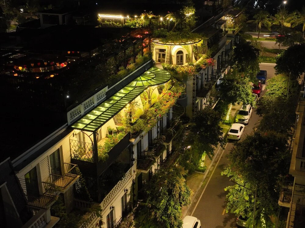 Paris Of Dragonbay Hotel