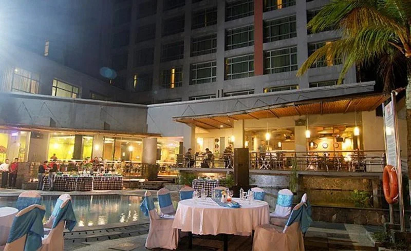 Food & Beverage