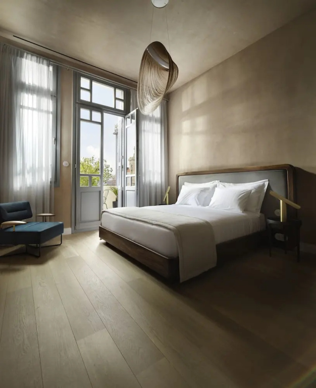 Suite with balcony and with city view