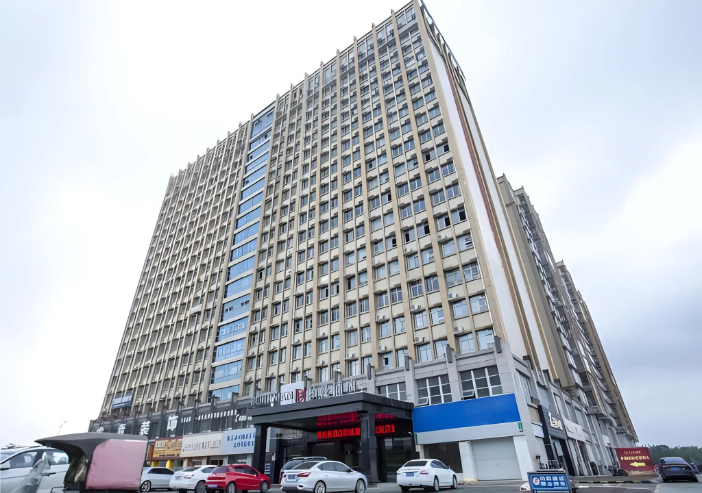 Borrman Hotel Fangchenggang North Railway Station in Fangchenggang