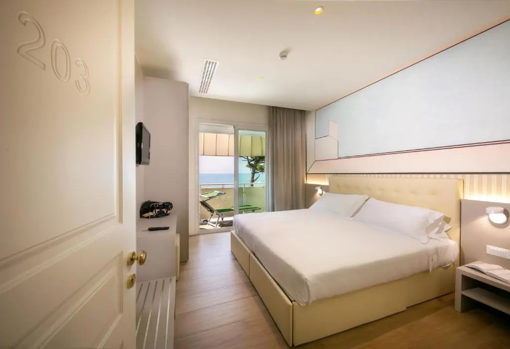 Standard Double room with sea view (full double bed)