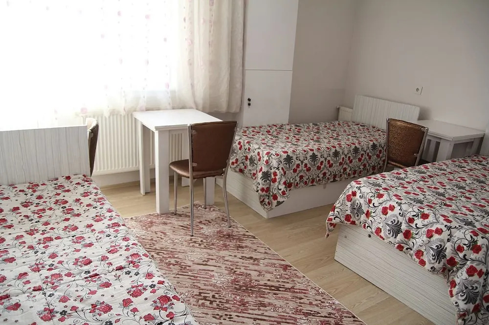 Seckin Apart - Caters to Adult Women — фото 6