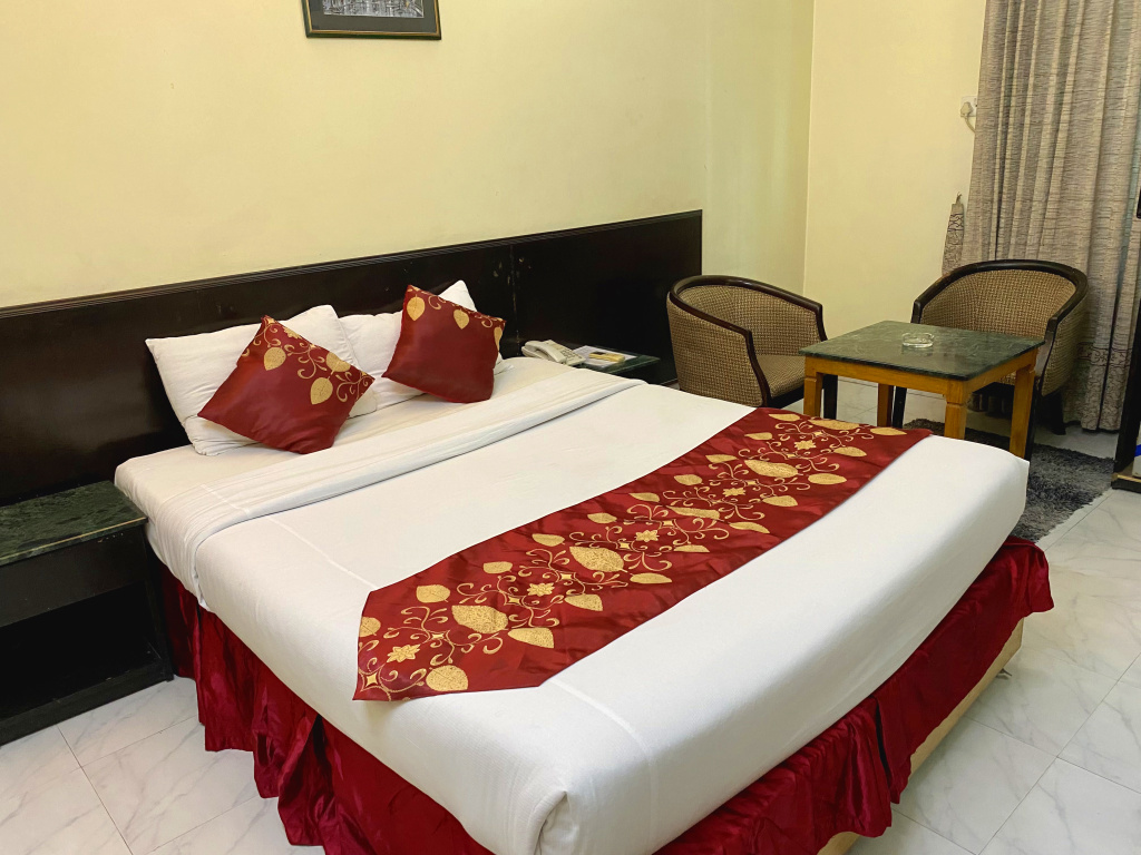 Deluxe Double room (full double bed)