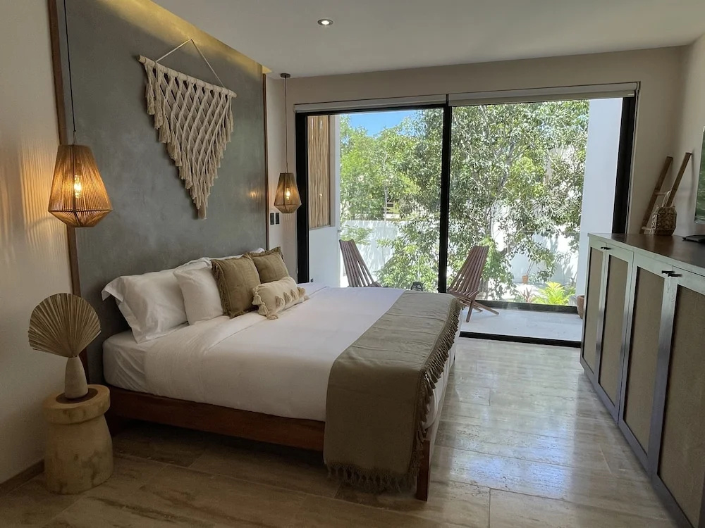 Suite with balcony