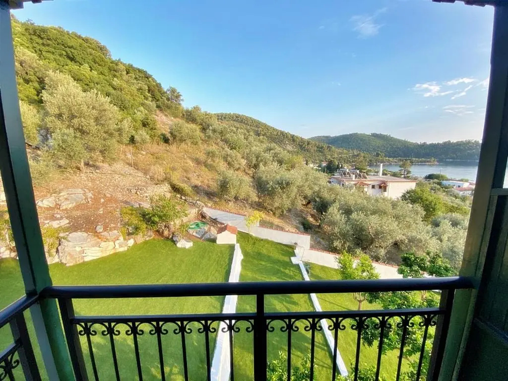 Standard Double room with partial sea view (full double bed)
