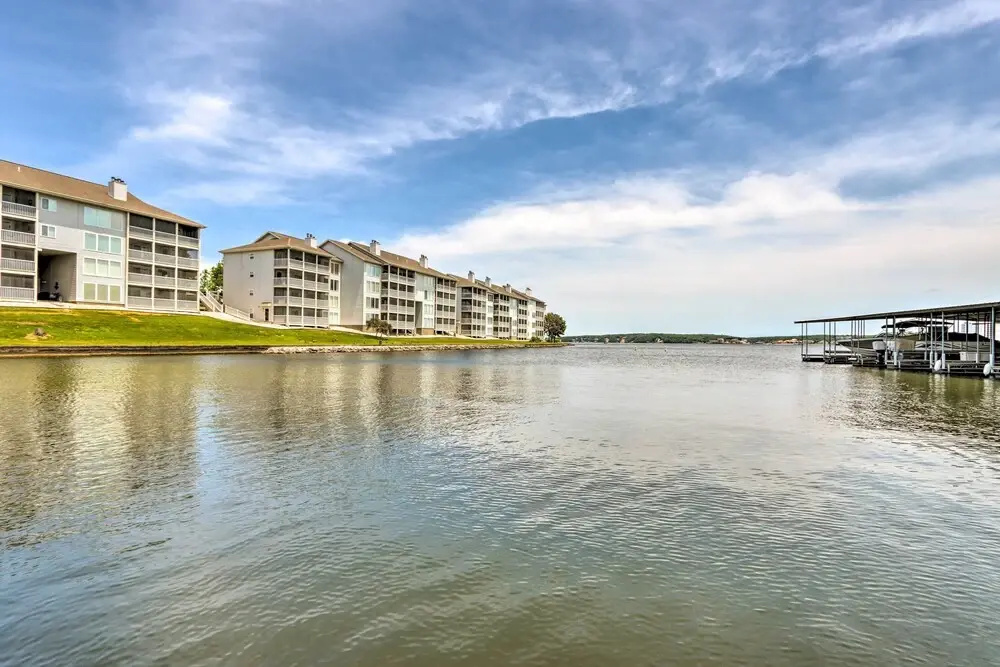 Lake-view Patio, Pool Access! Regatta Bay Condo