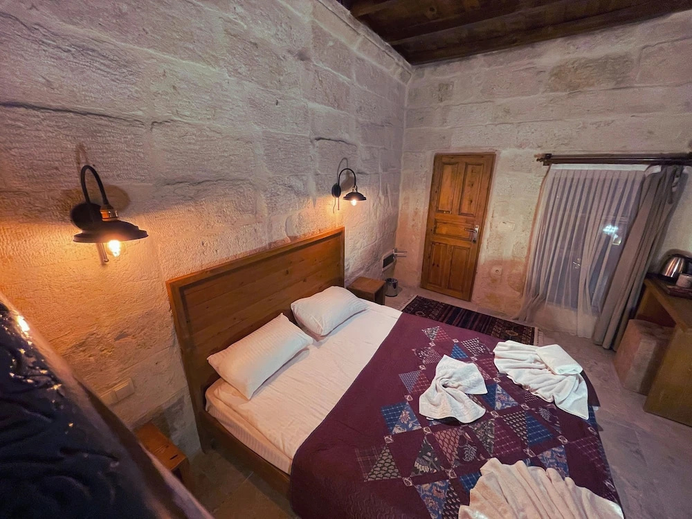 Standard Double room with balcony (full double bed)